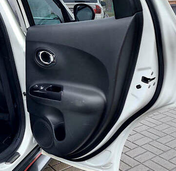 Белый Ниссан Жук, объемом двигателя 1.62 л и пробегом 180 тыс. км за 12500 $, фото 11 на Automoto.ua