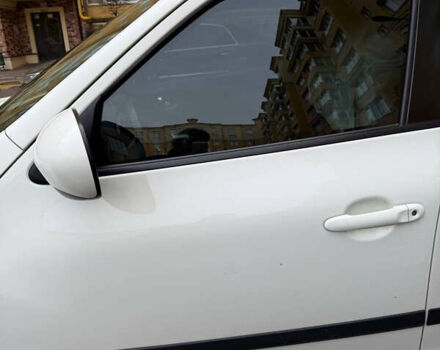 Белый Ниссан Жук, объемом двигателя 1.6 л и пробегом 130 тыс. км за 11600 $, фото 11 на Automoto.ua