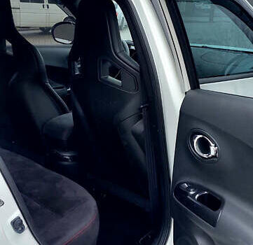 Белый Ниссан Жук, объемом двигателя 1.62 л и пробегом 180 тыс. км за 12500 $, фото 10 на Automoto.ua