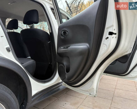 Белый Ниссан Жук, объемом двигателя 1.6 л и пробегом 90 тыс. км за 12900 $, фото 12 на Automoto.ua