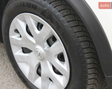 Белый Ниссан Жук, объемом двигателя 1.6 л и пробегом 72 тыс. км за 13999 $, фото 15 на Automoto.ua