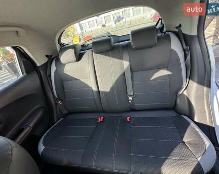 Белый Ниссан Жук, объемом двигателя 1.6 л и пробегом 138 тыс. км за 13500 $, фото 7 на Automoto.ua