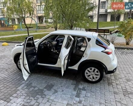 Белый Ниссан Жук, объемом двигателя 1.6 л и пробегом 65 тыс. км за 12000 $, фото 12 на Automoto.ua