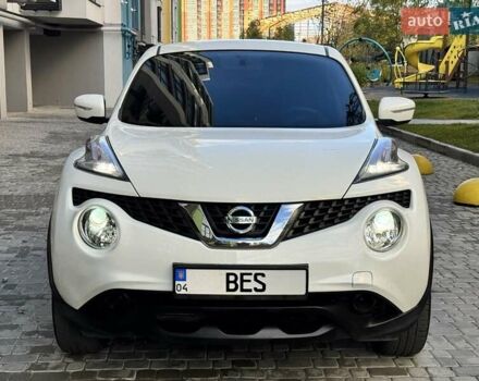 Белый Ниссан Жук, объемом двигателя 1.6 л и пробегом 65 тыс. км за 12000 $, фото 4 на Automoto.ua