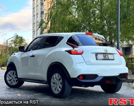 Белый Ниссан Жук, объемом двигателя 1.6 л и пробегом 65 тыс. км за 12000 $, фото 4 на Automoto.ua