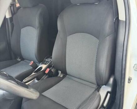 Белый Ниссан Жук, объемом двигателя 1.6 л и пробегом 65 тыс. км за 12000 $, фото 17 на Automoto.ua