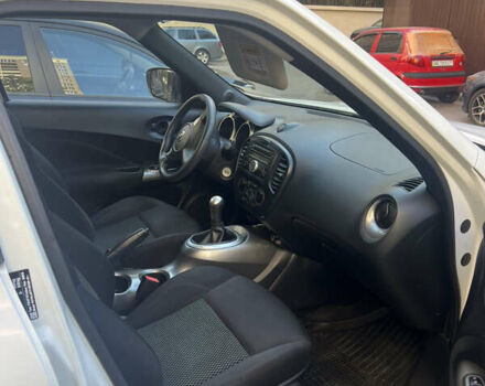 Белый Ниссан Жук, объемом двигателя 1.6 л и пробегом 48 тыс. км за 14500 $, фото 9 на Automoto.ua