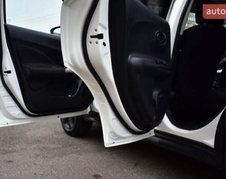 Белый Ниссан Жук, объемом двигателя 1.6 л и пробегом 39 тыс. км за 12400 $, фото 12 на Automoto.ua