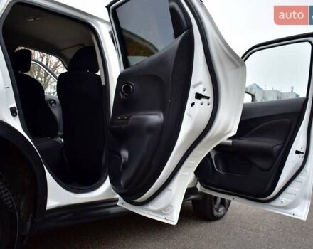 Белый Ниссан Жук, объемом двигателя 1.6 л и пробегом 39 тыс. км за 12400 $, фото 4 на Automoto.ua