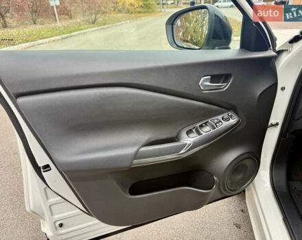 Белый Ниссан Жук, объемом двигателя 1 л и пробегом 53 тыс. км за 21300 $, фото 10 на Automoto.ua