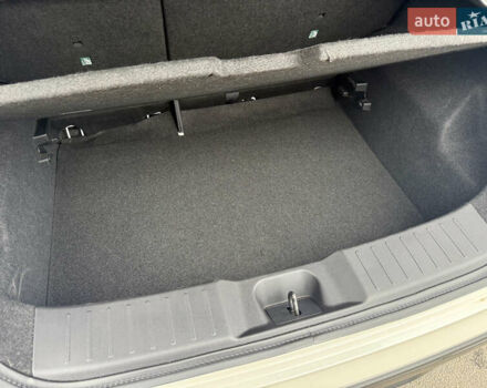 Белый Ниссан Жук, объемом двигателя 1 л и пробегом 53 тыс. км за 21300 $, фото 16 на Automoto.ua