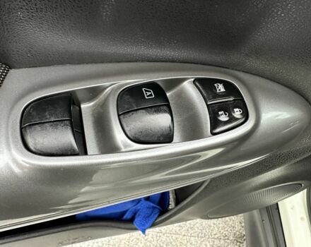 Белый Ниссан Жук, объемом двигателя 1.6 л и пробегом 165 тыс. км за 8900 $, фото 21 на Automoto.ua