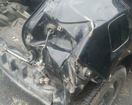 Черный Ниссан Жук, объемом двигателя 1.6 л и пробегом 200 тыс. км за 4800 $, фото 7 на Automoto.ua