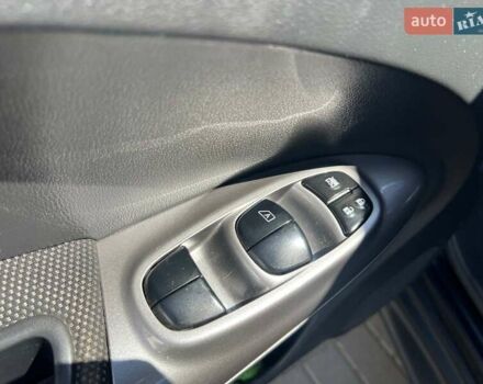 Черный Ниссан Жук, объемом двигателя 1.6 л и пробегом 115 тыс. км за 10030 $, фото 29 на Automoto.ua