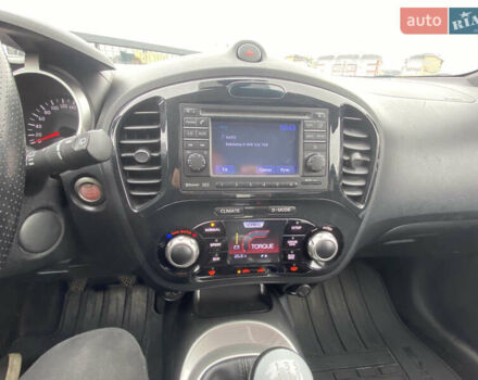 Черный Ниссан Жук, объемом двигателя 1.6 л и пробегом 120 тыс. км за 8300 $, фото 10 на Automoto.ua