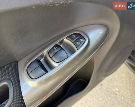 Черный Ниссан Жук, объемом двигателя 1.6 л и пробегом 187 тыс. км за 7900 $, фото 14 на Automoto.ua