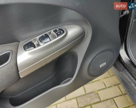 Черный Ниссан Жук, объемом двигателя 1.6 л и пробегом 237 тыс. км за 10900 $, фото 24 на Automoto.ua