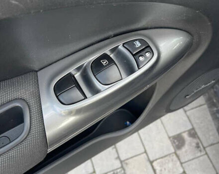 Черный Ниссан Жук, объемом двигателя 1.6 л и пробегом 120 тыс. км за 10900 $, фото 12 на Automoto.ua