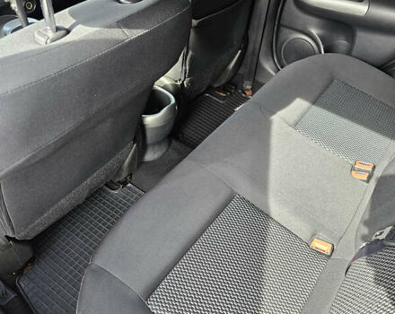 Черный Ниссан Жук, объемом двигателя 1.6 л и пробегом 120 тыс. км за 13333 $, фото 7 на Automoto.ua