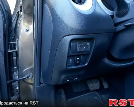 Коричневый Ниссан Жук, объемом двигателя 1.6 л и пробегом 120 тыс. км за 10300 $, фото 5 на Automoto.ua