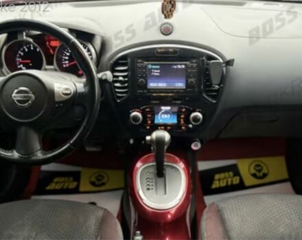 Червоний Ніссан Жук, об'ємом двигуна 1.6 л та пробігом 200 тис. км за 10000 $, фото 4 на Automoto.ua