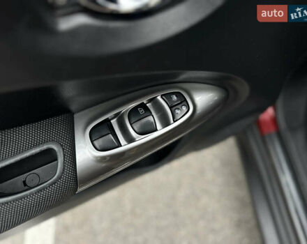 Красный Ниссан Жук, объемом двигателя 1.6 л и пробегом 130 тыс. км за 10500 $, фото 33 на Automoto.ua