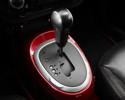 Красный Ниссан Жук, объемом двигателя 1.6 л и пробегом 154 тыс. км за 9700 $, фото 13 на Automoto.ua