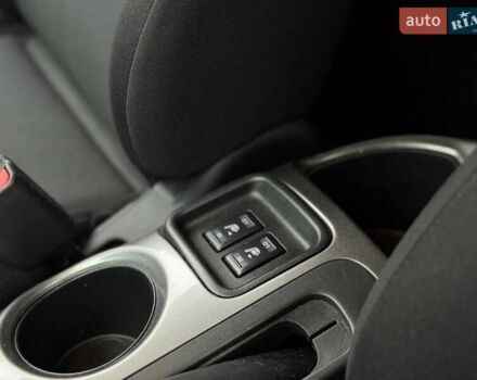 Червоний Ніссан Жук, об'ємом двигуна 1.6 л та пробігом 126 тис. км за 9200 $, фото 13 на Automoto.ua