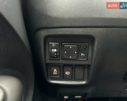 Красный Ниссан Жук, объемом двигателя 1.6 л и пробегом 130 тыс. км за 10500 $, фото 31 на Automoto.ua