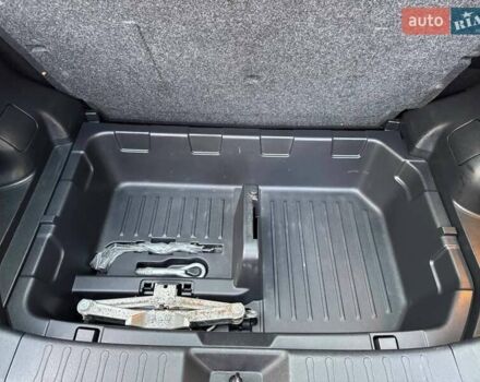 Красный Ниссан Жук, объемом двигателя 1.6 л и пробегом 170 тыс. км за 10300 $, фото 58 на Automoto.ua