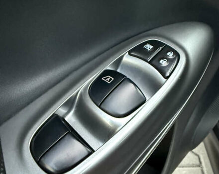 Червоний Ніссан Жук, об'ємом двигуна 1.6 л та пробігом 54 тис. км за 11800 $, фото 9 на Automoto.ua