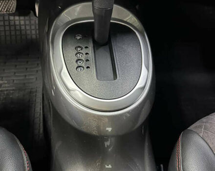 Червоний Ніссан Жук, об'ємом двигуна 1.6 л та пробігом 120 тис. км за 10000 $, фото 10 на Automoto.ua