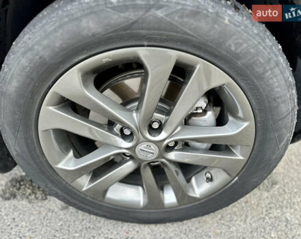 Красный Ниссан Жук, объемом двигателя 1.6 л и пробегом 115 тыс. км за 12000 $, фото 8 на Automoto.ua