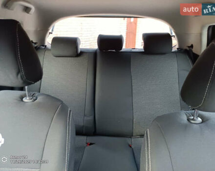 Червоний Ніссан Жук, об'ємом двигуна 1.6 л та пробігом 66 тис. км за 11000 $, фото 9 на Automoto.ua