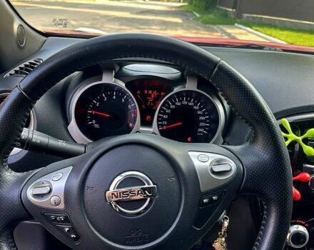 Красный Ниссан Жук, объемом двигателя 1.6 л и пробегом 85 тыс. км за 12500 $, фото 6 на Automoto.ua