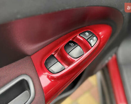 Красный Ниссан Жук, объемом двигателя 1.62 л и пробегом 80 тыс. км за 12680 $, фото 12 на Automoto.ua