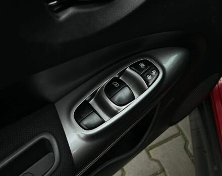 Красный Ниссан Жук, объемом двигателя 1.6 л и пробегом 118 тыс. км за 11900 $, фото 8 на Automoto.ua