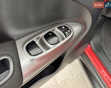 Червоний Ніссан Жук, об'ємом двигуна 1.6 л та пробігом 45 тис. км за 14500 $, фото 18 на Automoto.ua