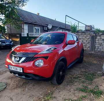 Красный Ниссан Жук, объемом двигателя 1.6 л и пробегом 105 тыс. км за 12500 $, фото 5 на Automoto.ua