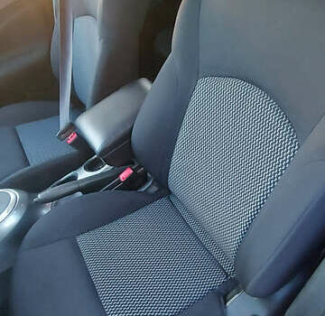 Красный Ниссан Жук, объемом двигателя 1.6 л и пробегом 105 тыс. км за 12500 $, фото 24 на Automoto.ua