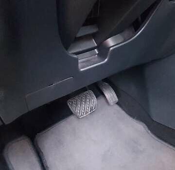 Красный Ниссан Жук, объемом двигателя 1.6 л и пробегом 105 тыс. км за 12500 $, фото 23 на Automoto.ua