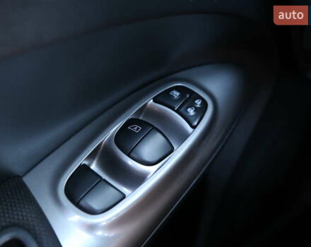 Красный Ниссан Жук, объемом двигателя 1.6 л и пробегом 42 тыс. км за 14900 $, фото 21 на Automoto.ua