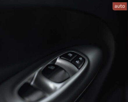 Червоний Ніссан Жук, об'ємом двигуна 1.6 л та пробігом 52 тис. км за 14400 $, фото 12 на Automoto.ua