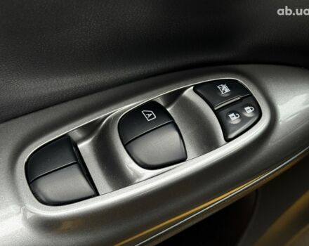 Желтый Ниссан Жук, объемом двигателя 1.6 л и пробегом 43 тыс. км за 12790 $, фото 10 на Automoto.ua