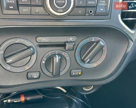 Желтый Ниссан Жук, объемом двигателя 1.6 л и пробегом 43 тыс. км за 12800 $, фото 12 на Automoto.ua