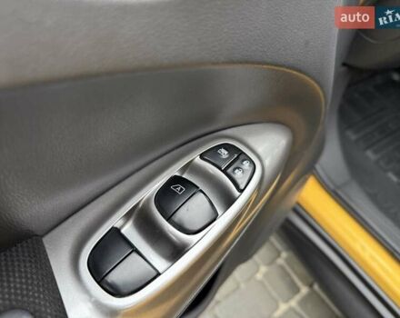 Желтый Ниссан Жук, объемом двигателя 1.6 л и пробегом 118 тыс. км за 11900 $, фото 26 на Automoto.ua