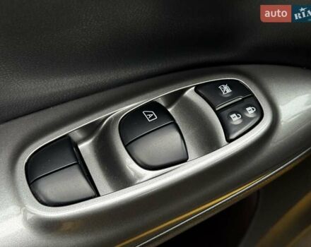 Желтый Ниссан Жук, объемом двигателя 1.6 л и пробегом 43 тыс. км за 12790 $, фото 6 на Automoto.ua