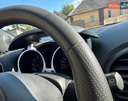 Желтый Ниссан Жук, объемом двигателя 1.6 л и пробегом 43 тыс. км за 12800 $, фото 8 на Automoto.ua