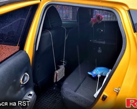 Желтый Ниссан Жук, объемом двигателя 1.6 л и пробегом 79 тыс. км за 14000 $, фото 4 на Automoto.ua