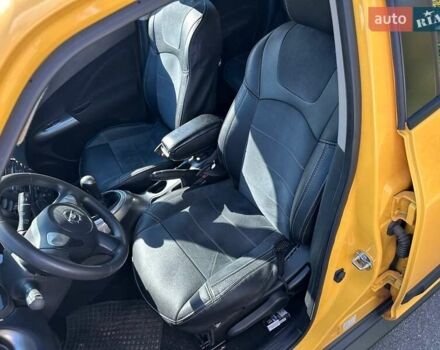 Желтый Ниссан Жук, объемом двигателя 1.6 л и пробегом 43 тыс. км за 12800 $, фото 6 на Automoto.ua